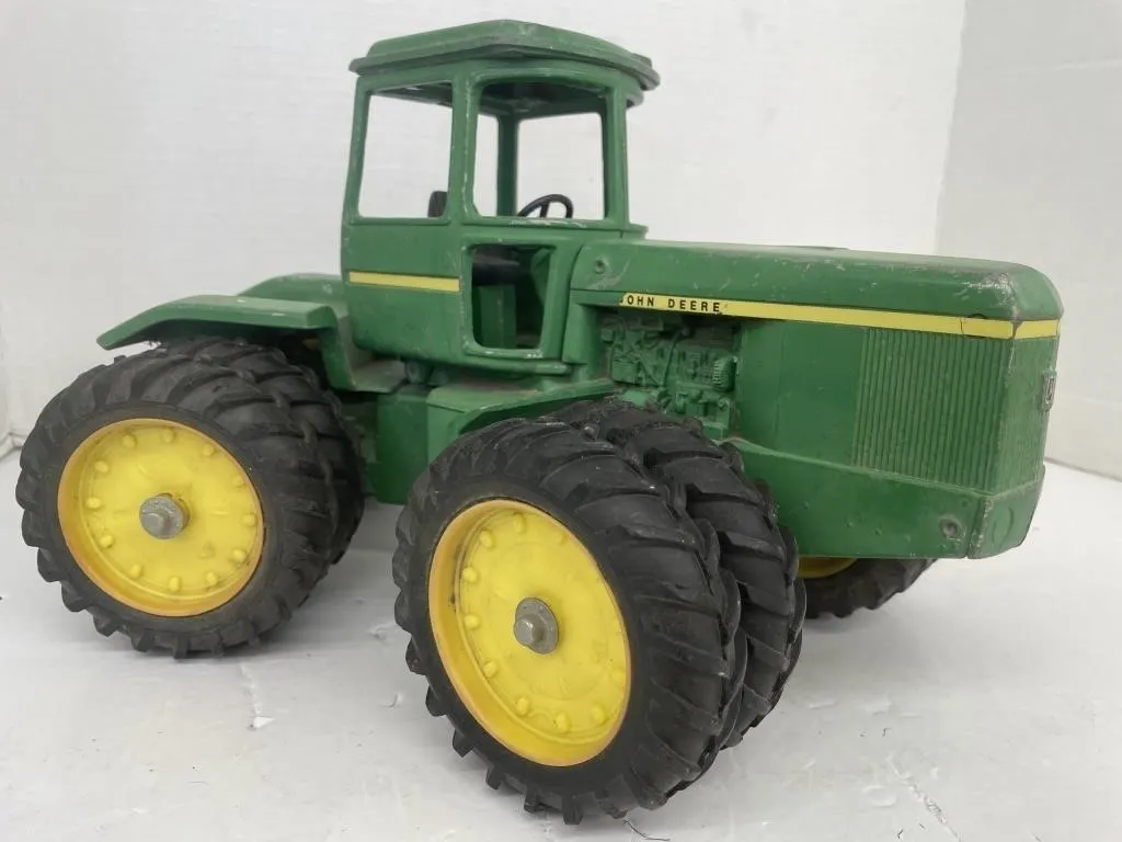 Vintage 1/16 scale ERTL John Deere Articulated