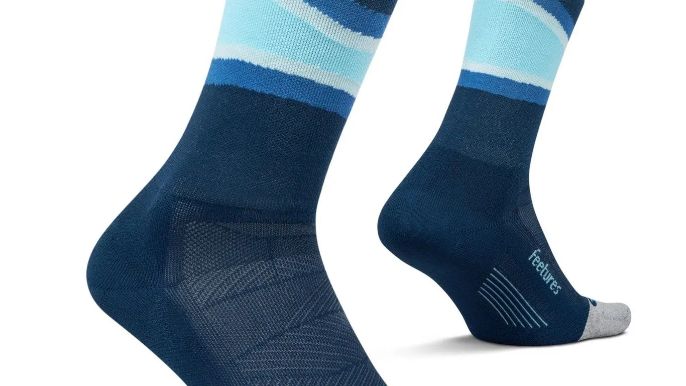 Feetures Elite Light Cushion Mini Crew Socks M
