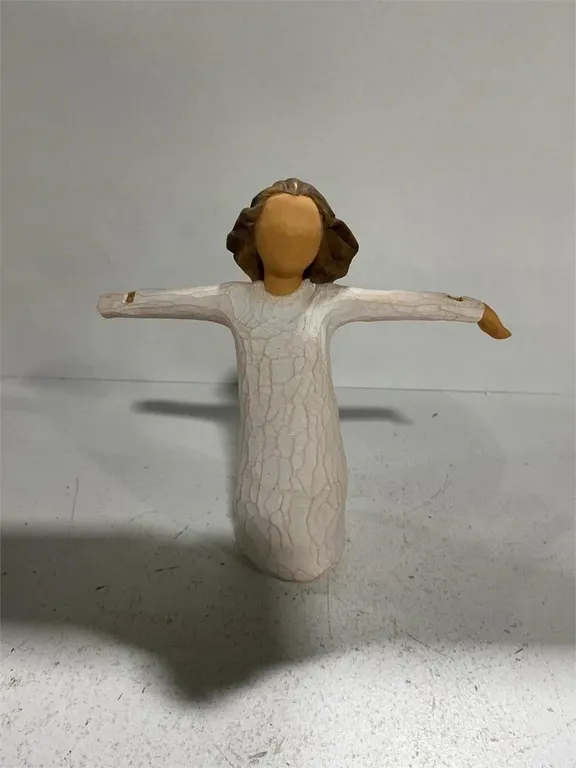 Willow Tree Woman With Arms Outstretched Figurine
