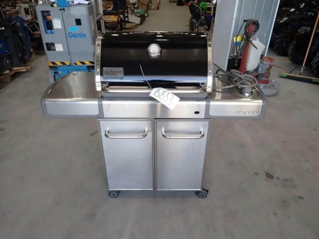 Weber Genesis 3 Burner Natural Gas BBQ