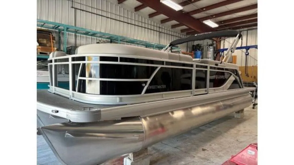 NEW NON CURRENT 2025 Godfrey Sweetwater 2086SB