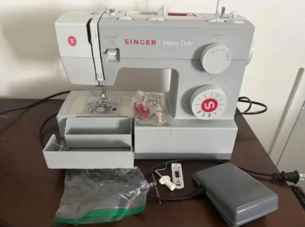 Singer Heavy Duty Sewing machine
