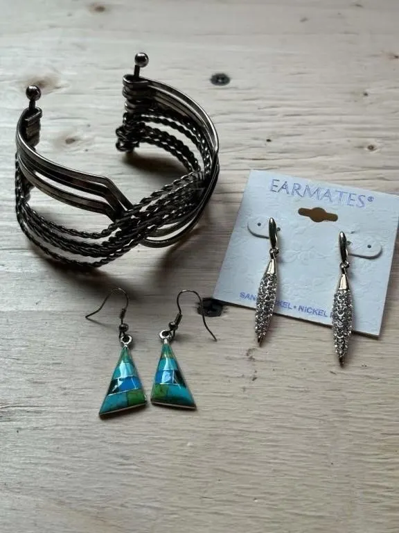 Earring and bracelet lot