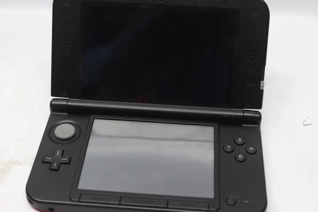 Nintendo 3DS XL Handheld Console (Red/Black)