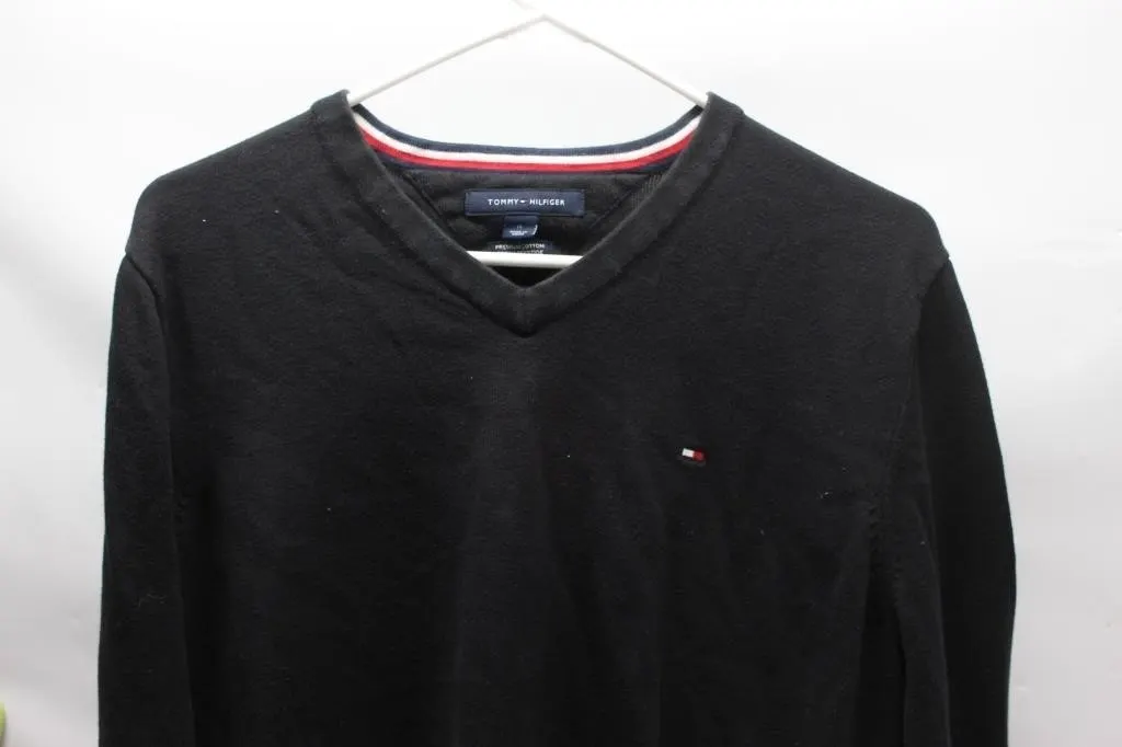 Tommy Hilfiger Men's Black V-Neck Sweater, Size M