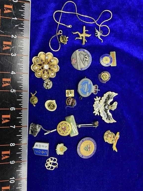 Vintage pins, medals & jewelry lot incl.