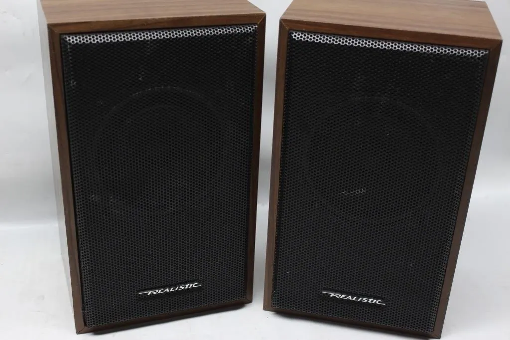 Realistic Minimus-18 Bookshelf Speakers, Pair