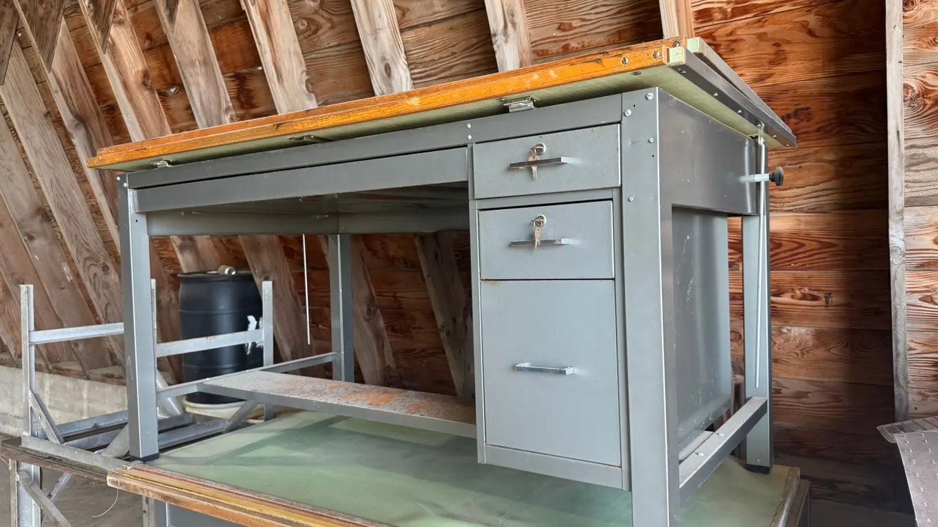 Steel drafting table