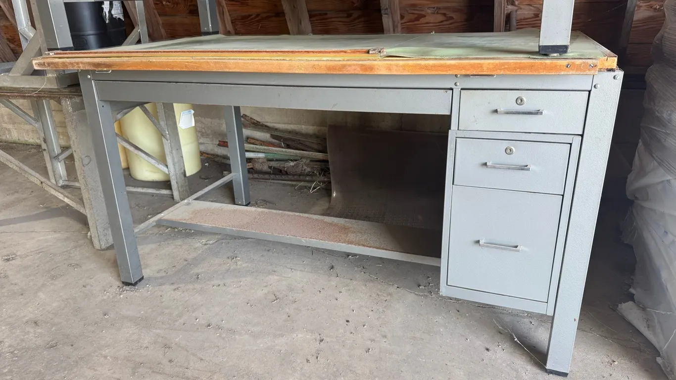 Steel drafting table