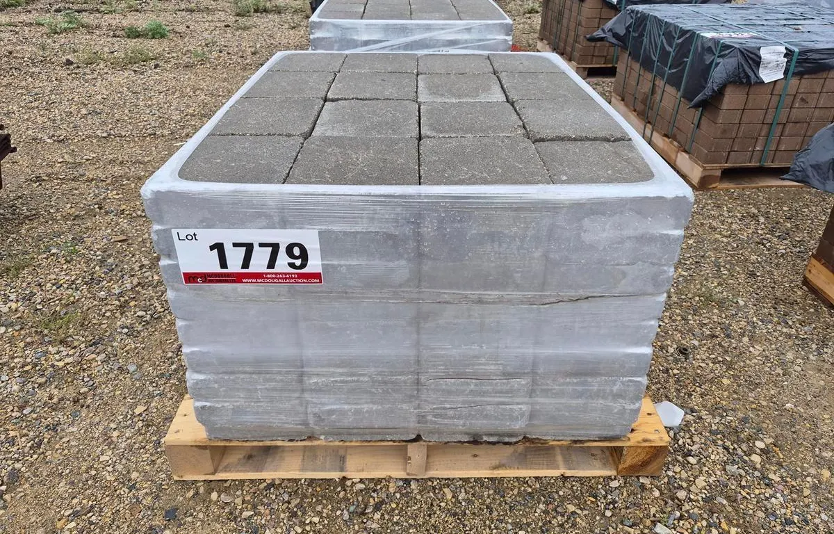 Approx. Grey 9 1/2" x 8" Patio Pavers
UNRESERVED