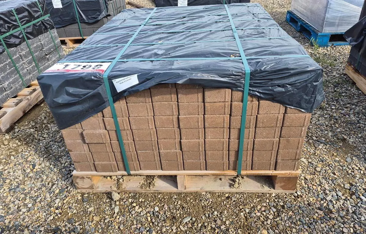 Holland Paver 4" x 8" x 2 3/8" Brown Patio Stones
UNRESERVED
