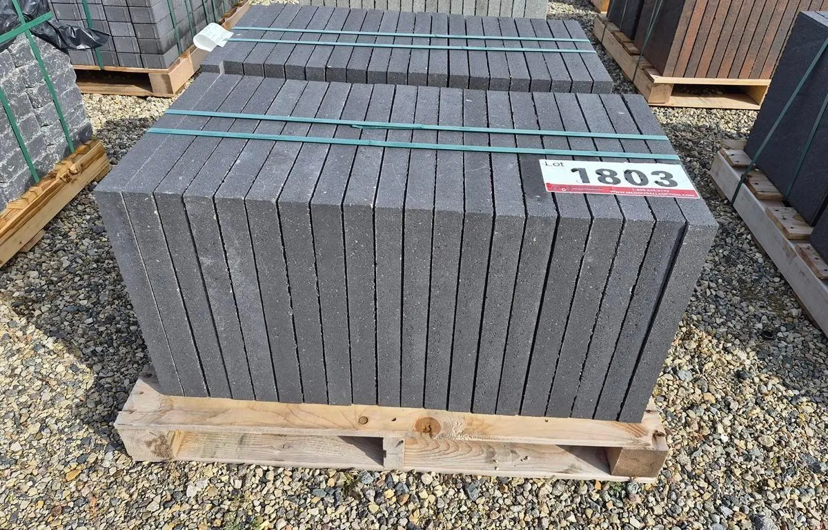 Yorkstone 18' x 18" x 1 3/4" Charcoal Patio Stones
UNRESERVED