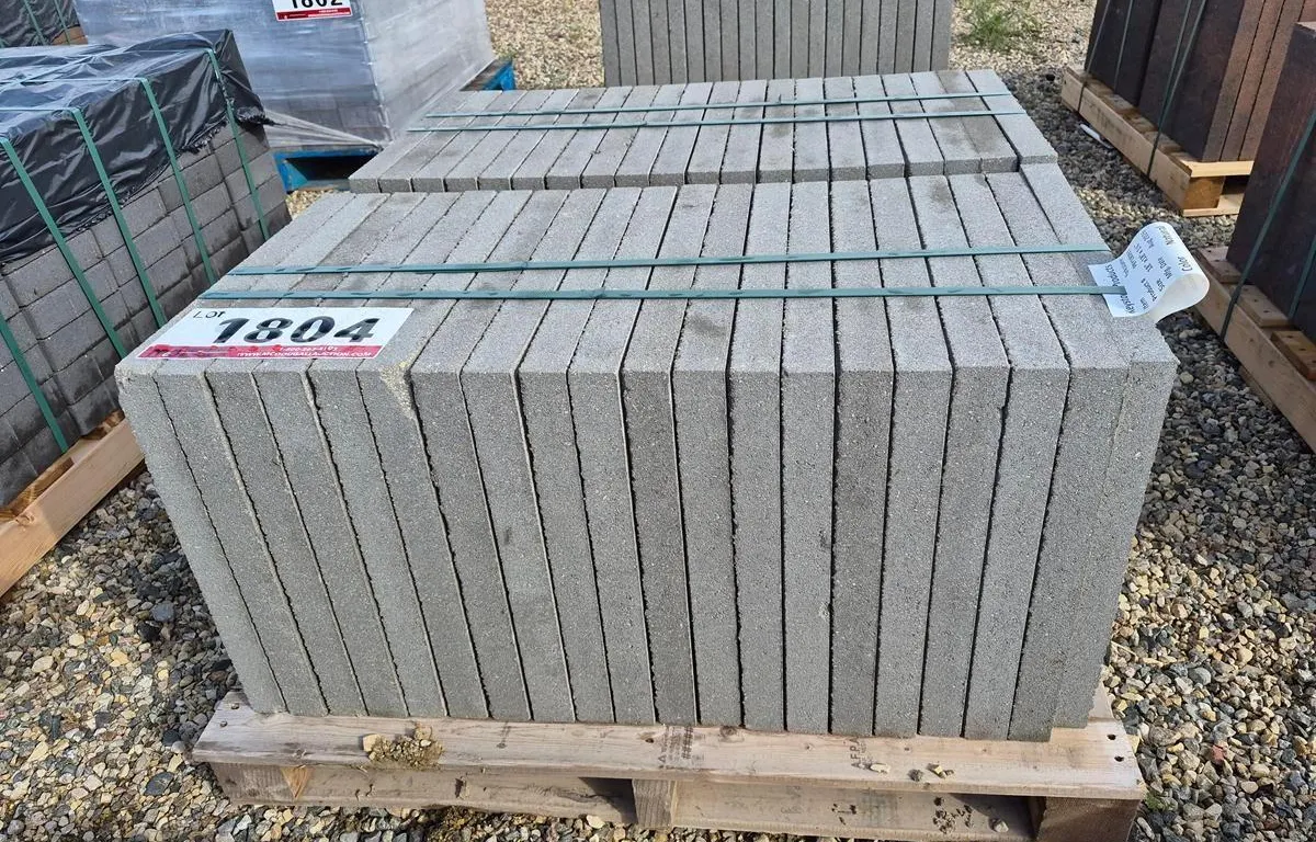 Yorkstone 18" x 18" x 1 3/4" Natural Patio Stones
UNRESERVED