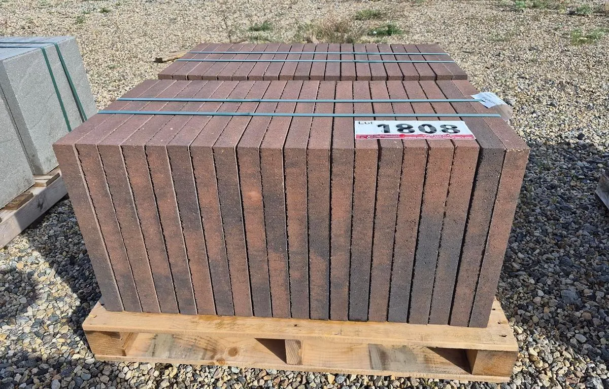 Yorkstone 18" x 18" x 1 3/4" Mocha Patio Stones
UNRESERVED