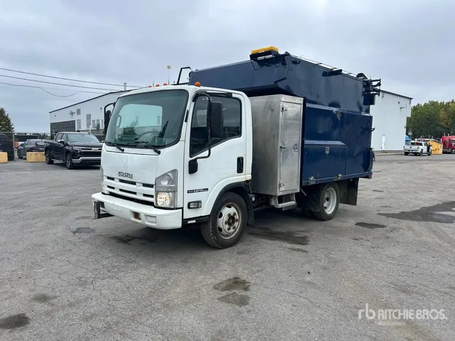 2013 Isuzu NPR 4x2 Chipper Truck