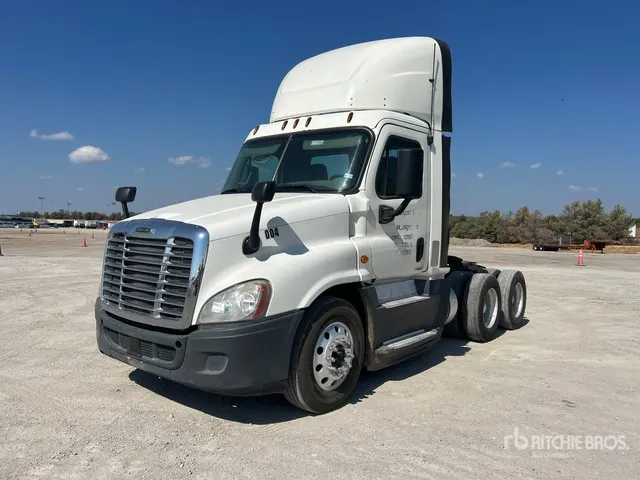 2016 Freightliner Cascadia 125 6x4 T/A Day Cab Truck Tractor
