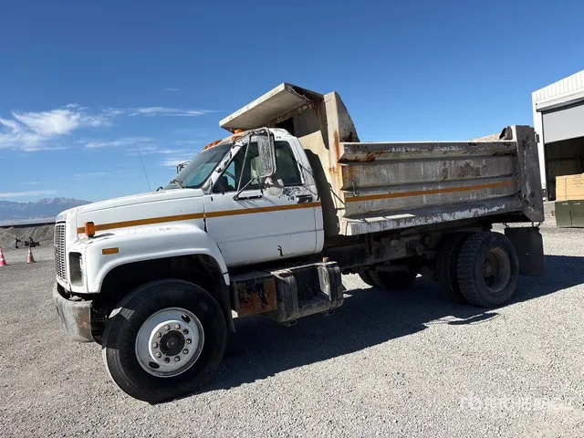 2000 GMC C7500 4x2 S/A Dump Truck
