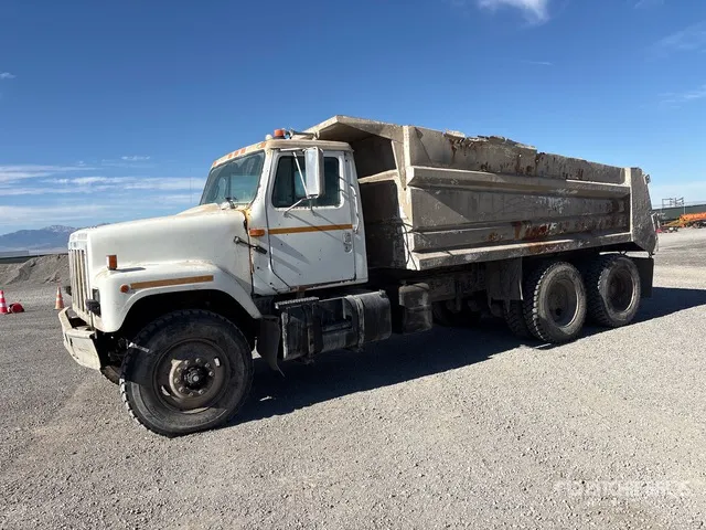 2000 International 2574 6x4 T/A Dump Truck