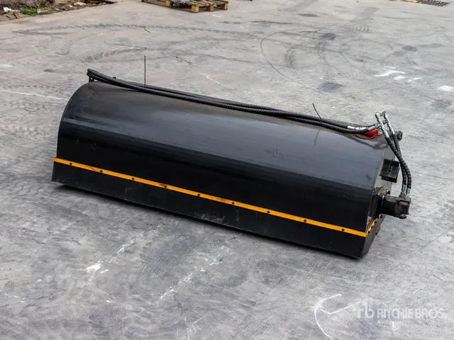 2026 GIYI GY-BS72 72 in Skid Steer Sweeper (Unused)