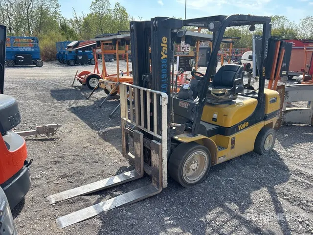 Yale GLP060MXNEAE087 5700 lb Pneumatic Tire Forklift