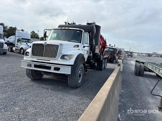 Presvac PVHD3000 on 2006 International 7600 6x4 Vacuum Tanker Truck