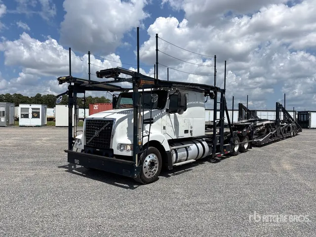 2016 Volvo VAH 6x4 Sleeper Car Carrier Truck