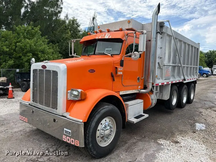 2009 Peterbilt 365 dump truck