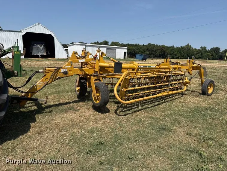 2018 Vermeer R2300 hay rake