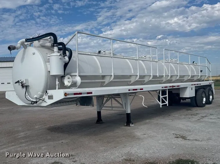 2012 Pinsa Cisterna vacuum trailer