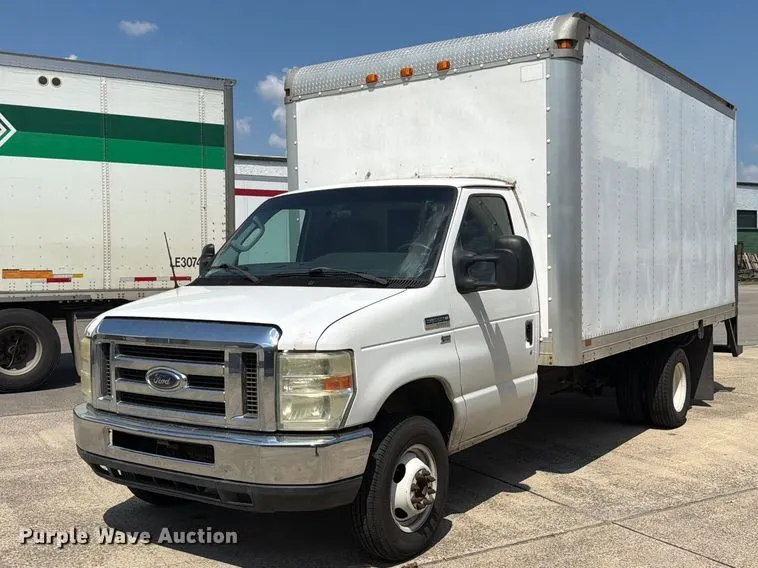 2011 Ford E350 box truck