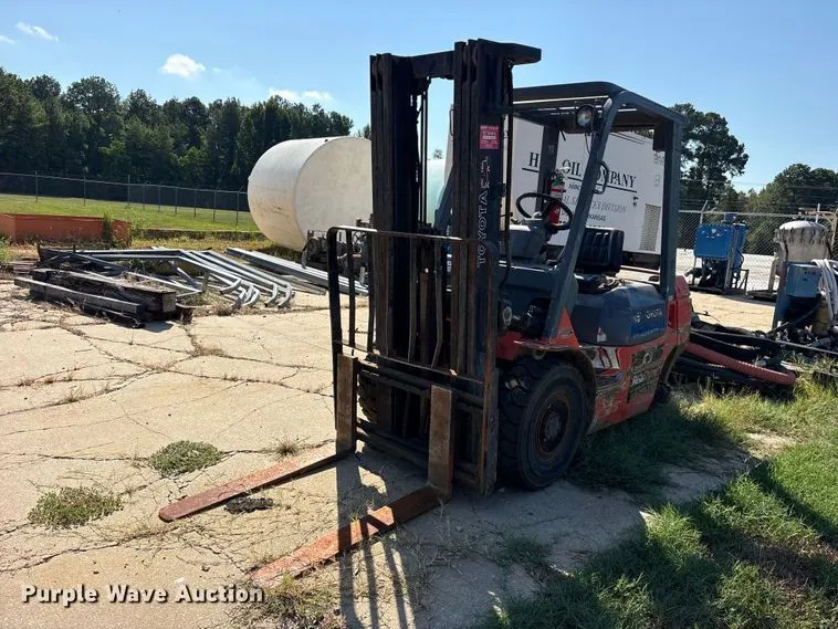 2004 Toyota 7FDU25 forklift