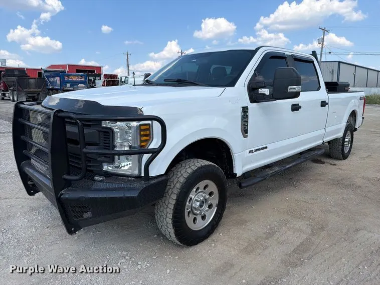 2019 Ford F250 Super Duty Crew Cab pickup truck