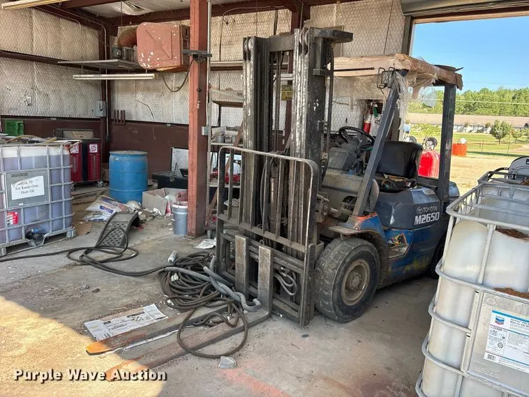 Toyota 7FDU25 forklift