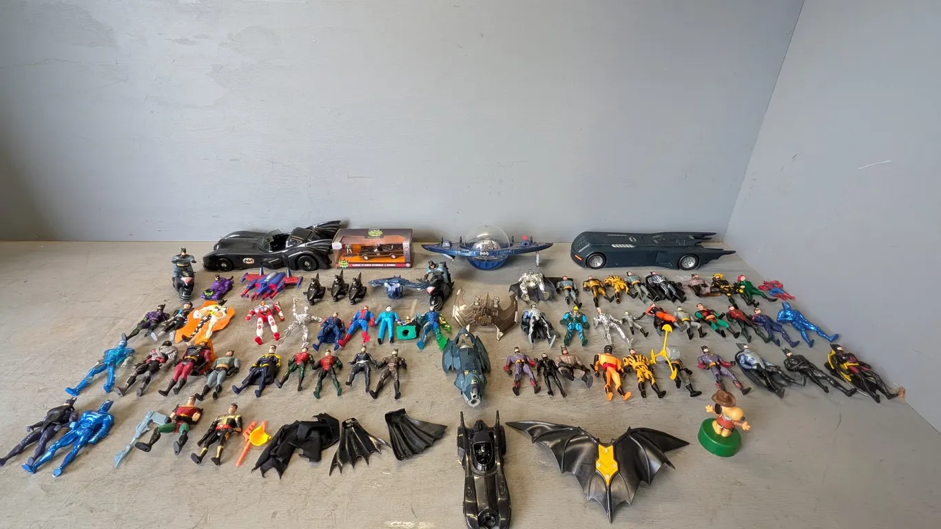 (78) Collectible DC Action Figures