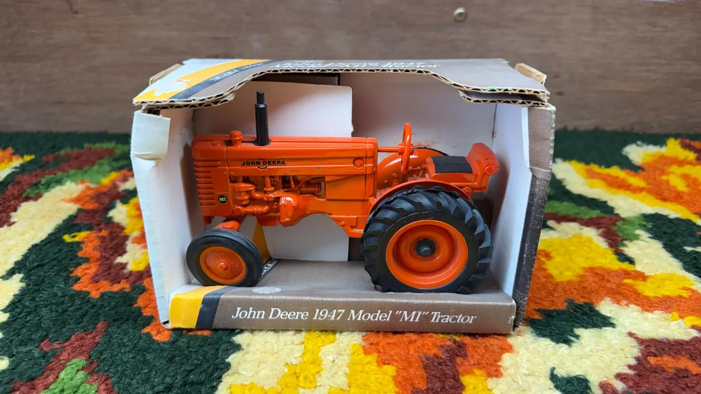 1947 John Deere Diecast Model MI Tractor