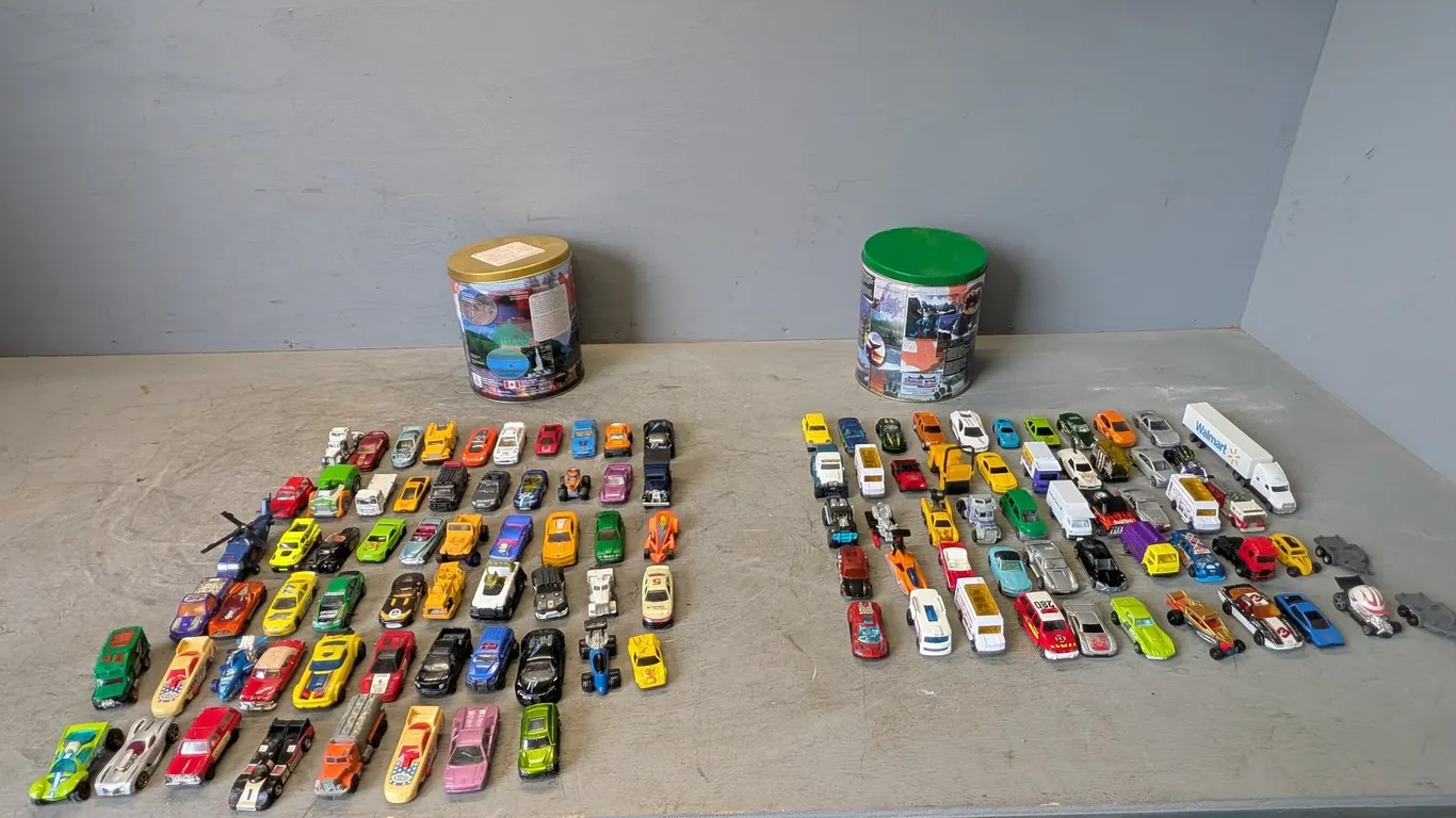 (112) Assorted Metal and Plastic Cars