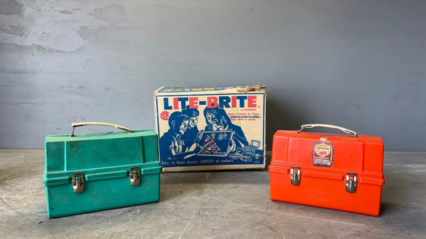 LITE-BRITE w/ (2) Plastic Lunch Boxes