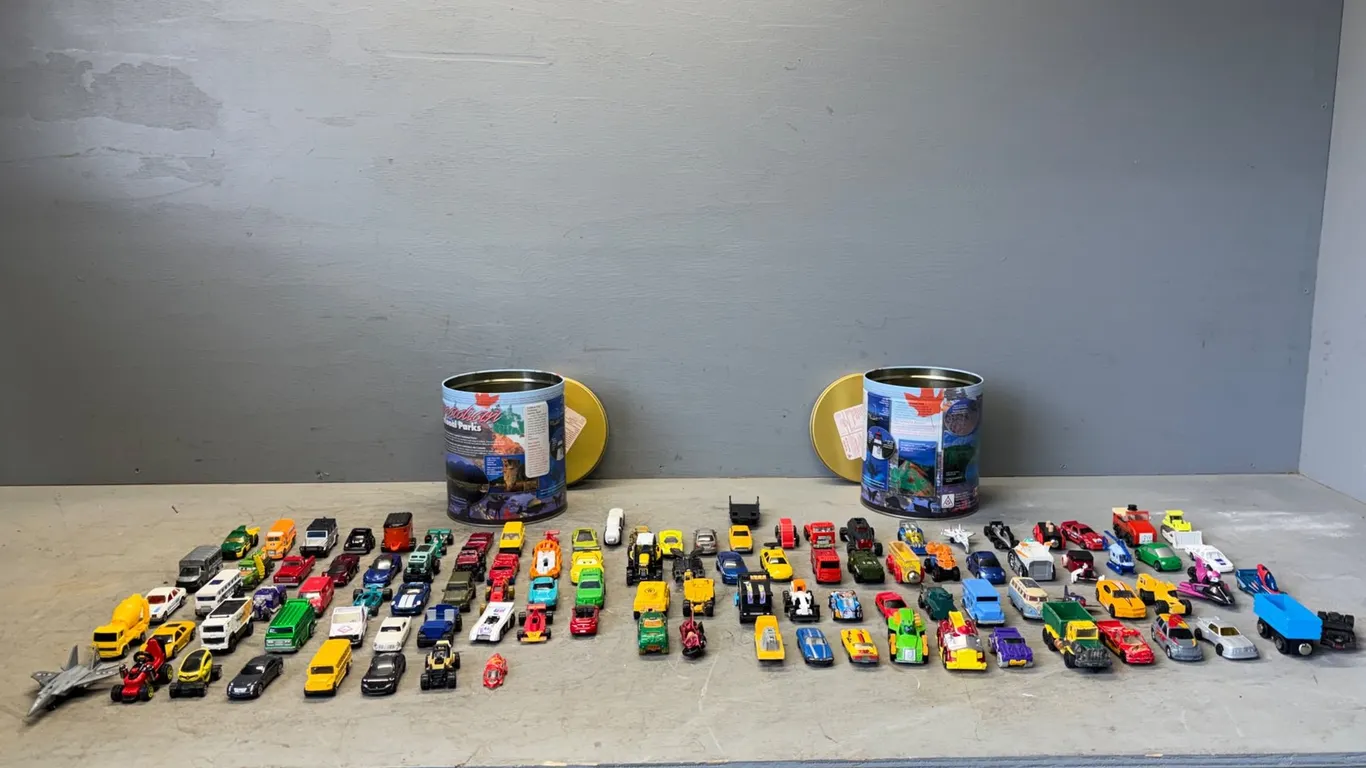 (104) Assorted Metal and Plastic Cars