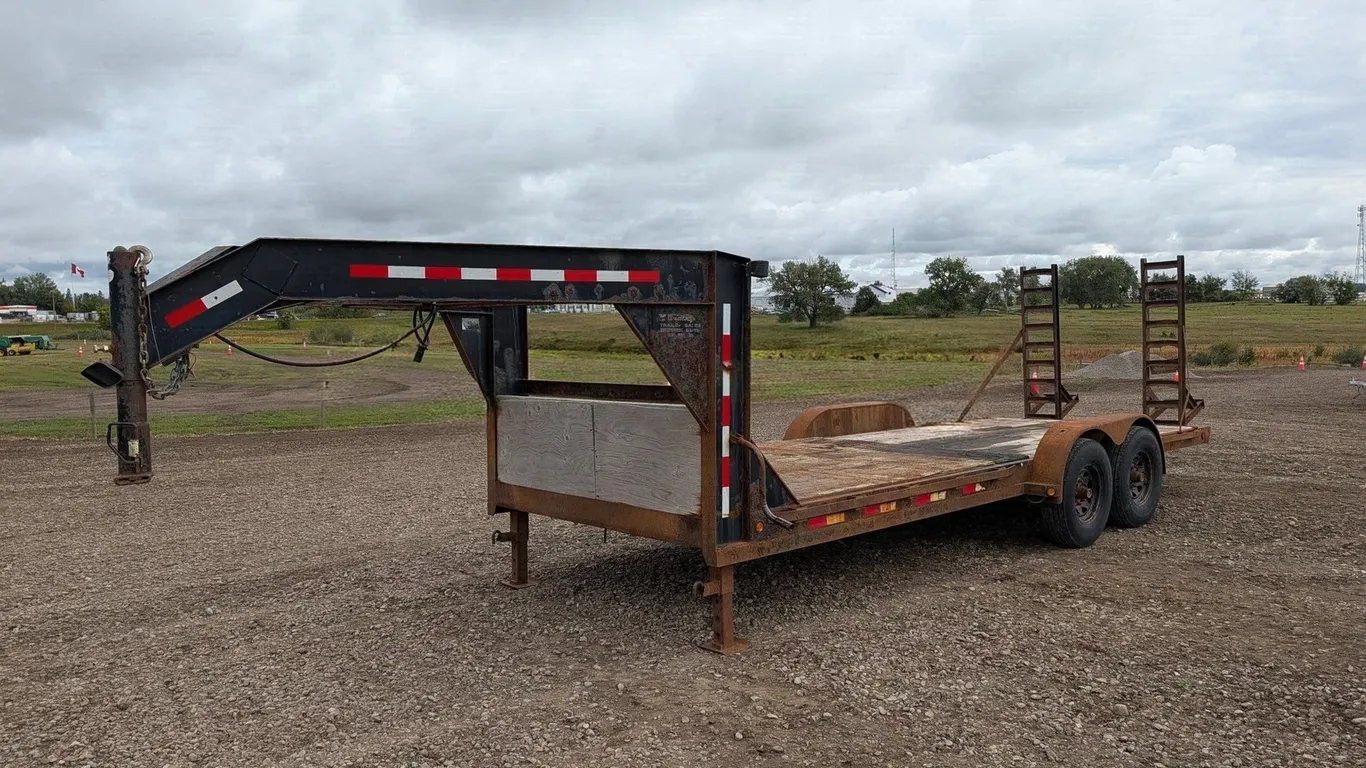 2006 Lowboy 24' T/A Gooseneck Trailer