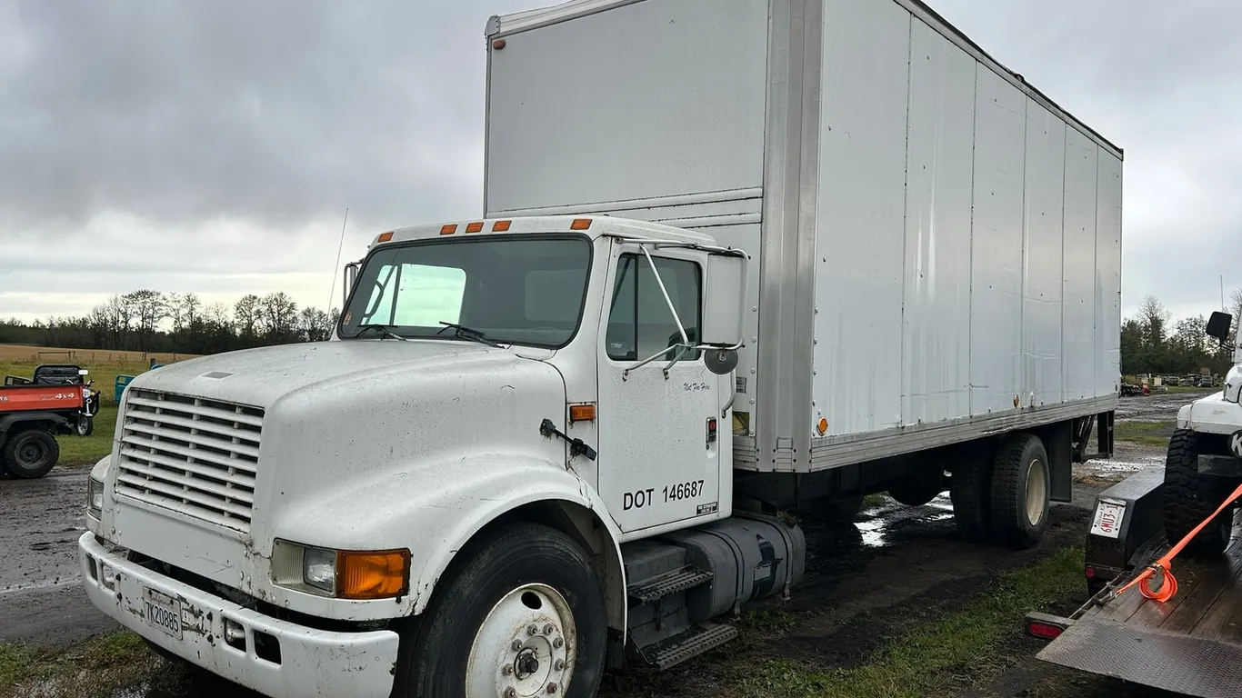 1989 International 4700 4x2, Navistar DT466 Inline-6 Turbo Diesel Eng., S/A, 177,685 Miles Showing, Manual Transmission,VIN # 1HTSCZVM3LH233203 W/ Car