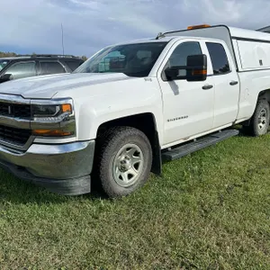 2016 Chevrolet Silverado1500, 4.3 L EcoTec3 V6 Eng. 4x4, Crew Cab, 6 FT Box, Leer Service Body, No Tail Gate, 117,702 Km Showing, VIN # 1GCVKNEC2GZ372