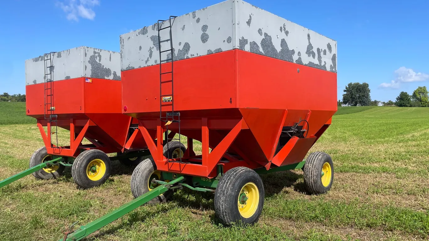 John Deere Gravity Wagon