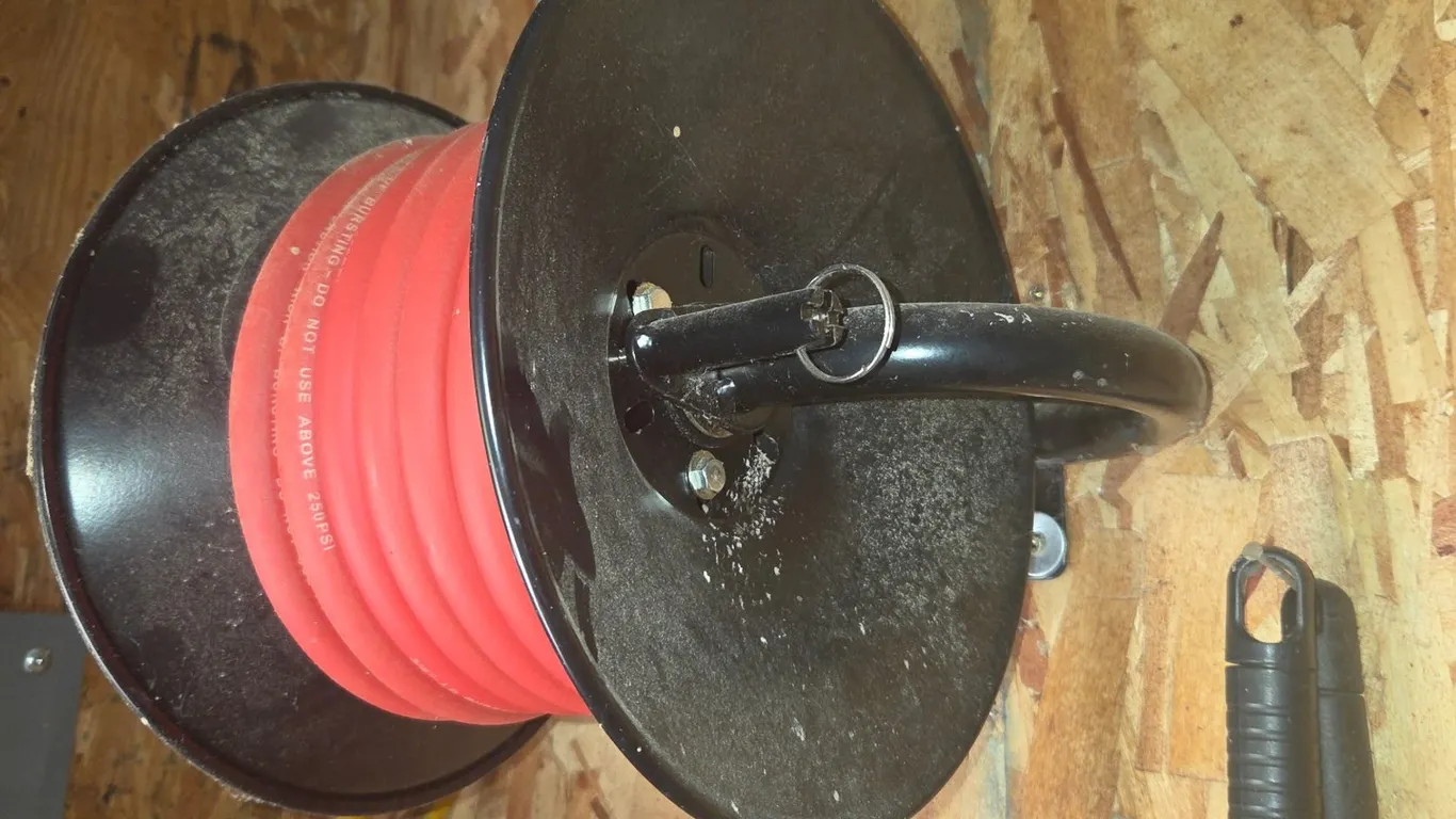 Central Pneumatic Air Hose Reel