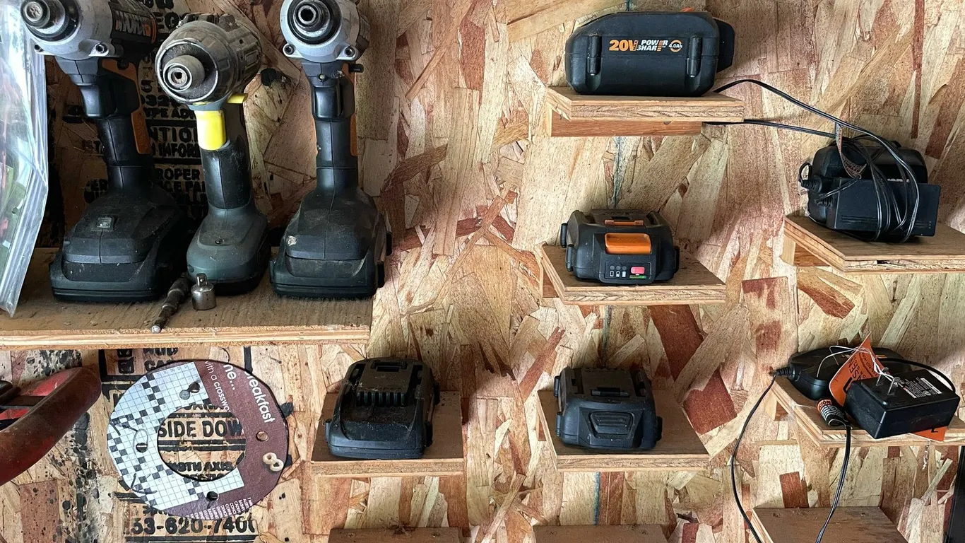 (4) Drills and Batteries