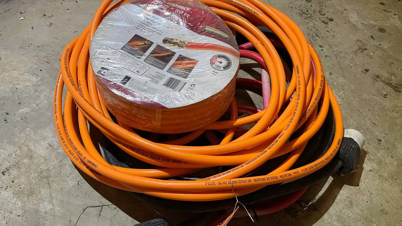 (2) Heavy Duty Extension Cords and (2) Air Hose
