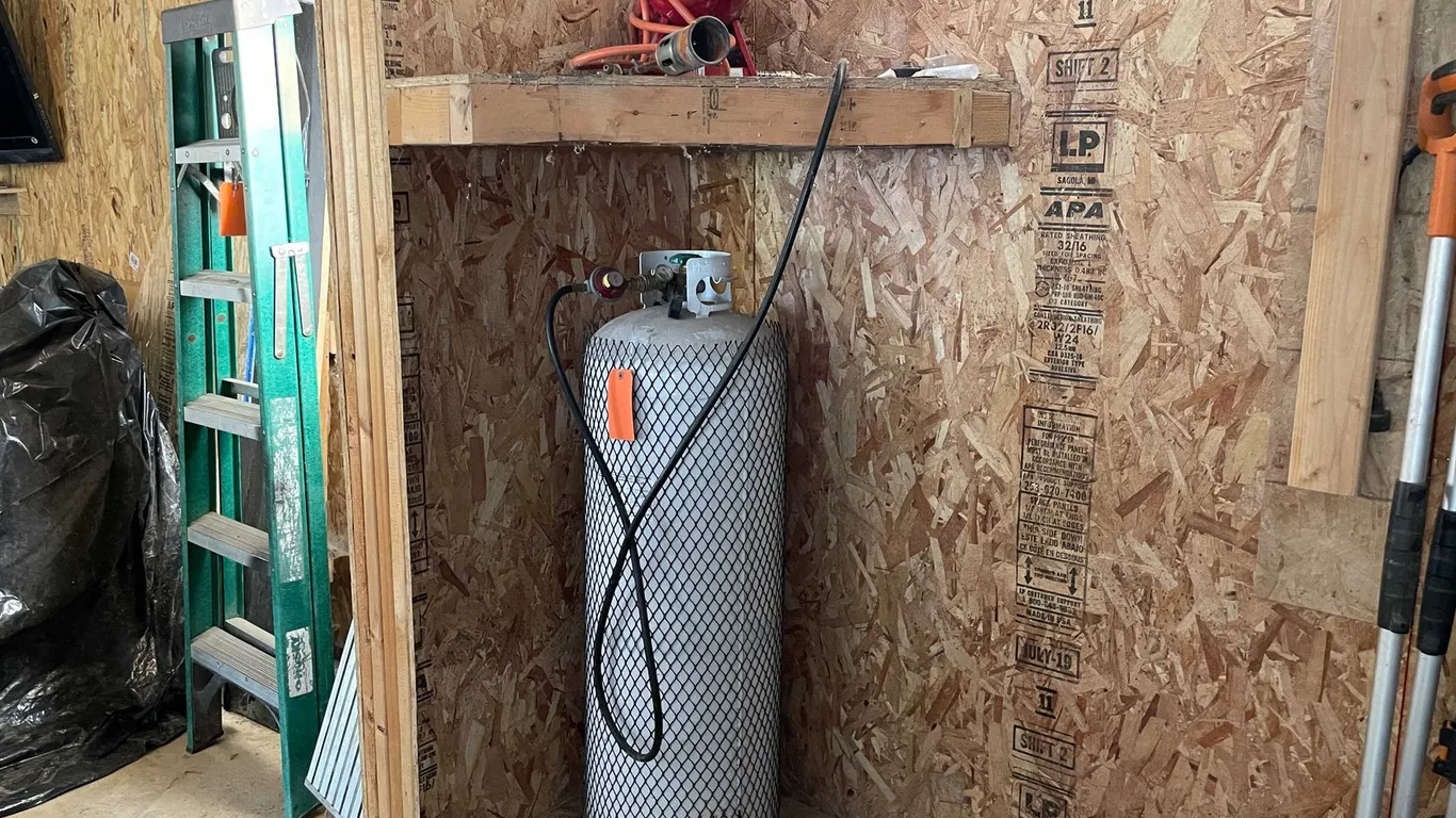 100 lb. Propane Tank with Reddy Heater Propane Heater