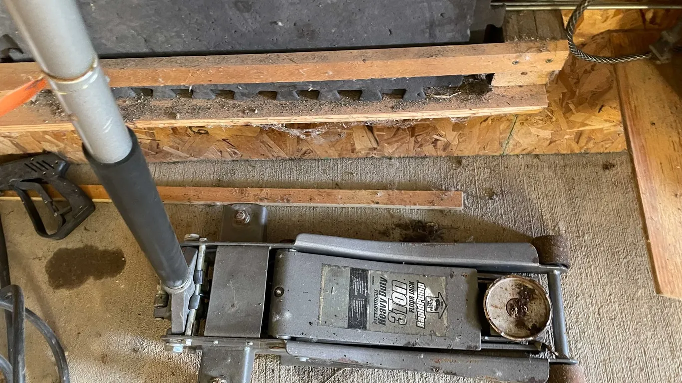 Pittsburgh 3 Ton Floor Jack
