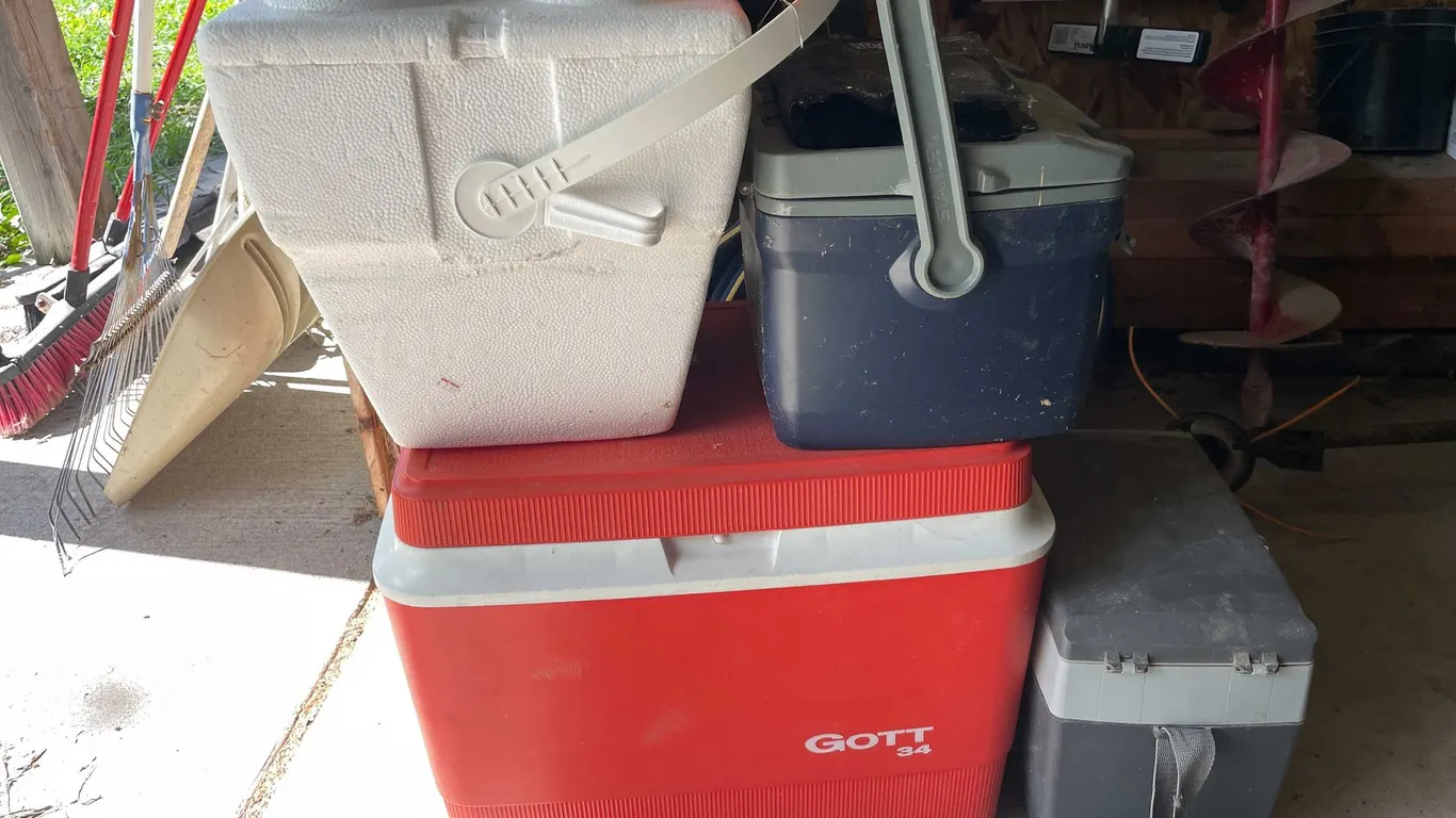 (4) Coolers and (1) Cool Pack