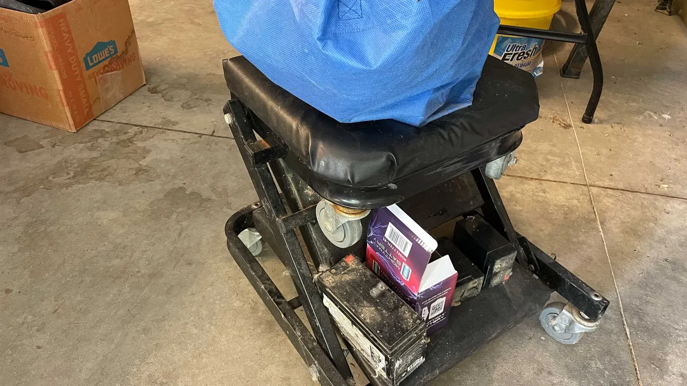 Pro-Lift Rolling Shop Stool