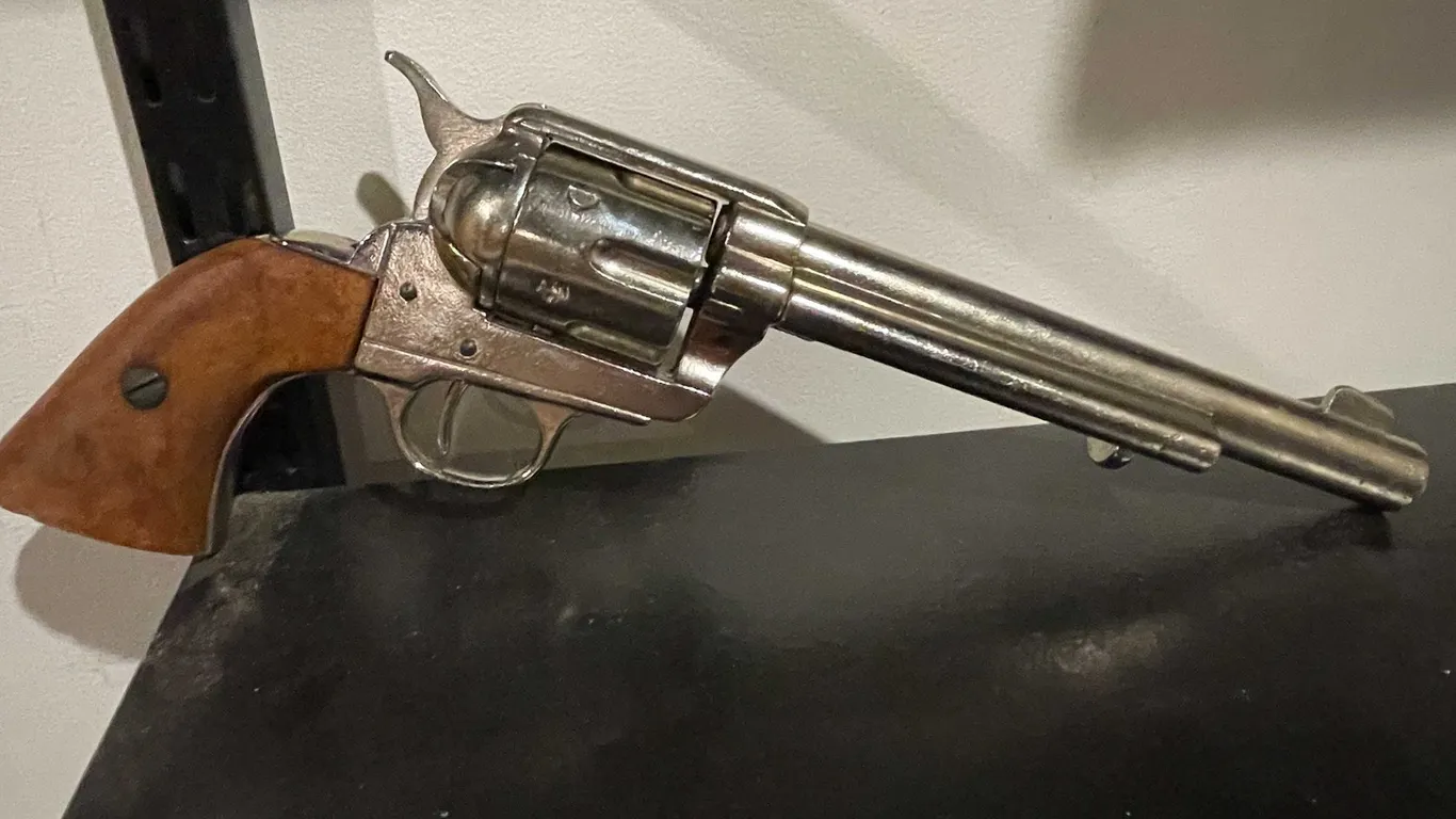 Replica Revolver